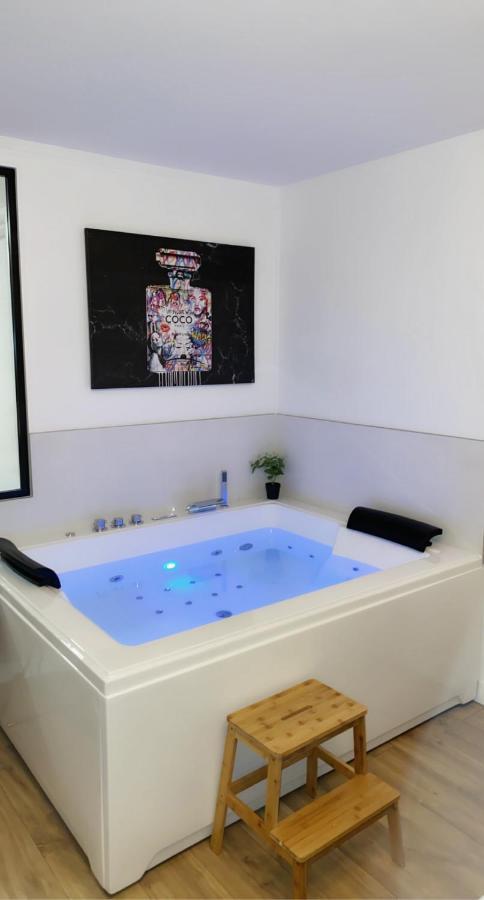L'AppartE Black Superbe Appartement Pop ! Безансон Екстер'єр фото