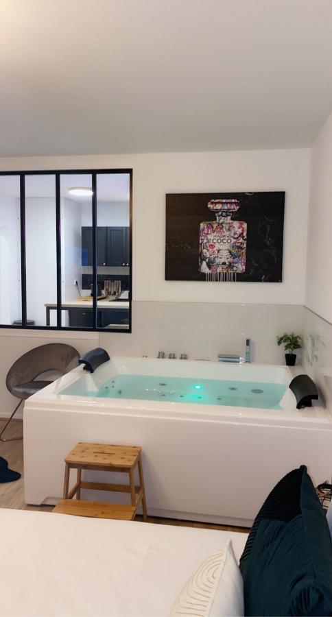 L'AppartE Black Superbe Appartement Pop ! Безансон Екстер'єр фото