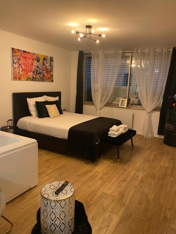 L'AppartE Black Superbe Appartement Pop ! Безансон Екстер'єр фото